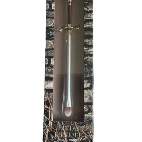 Urban Decay x Game of Thrones Arya Stark Needle Eyeshadow Brush | NIB - Picture 1 of 2